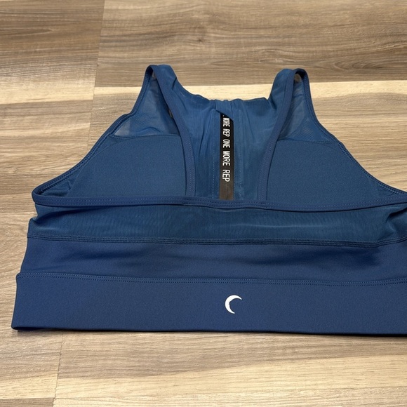 Women's Blue Sports Bra size large - Picture 5 of 8